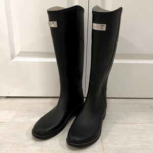 Hunter Cece Rain Boots in Black with silver logo size 8